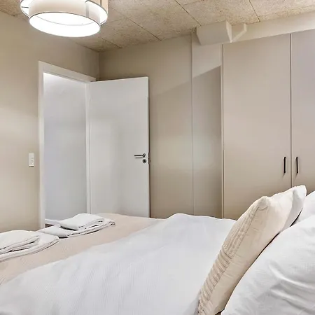 4-person Midtown W Easy Access