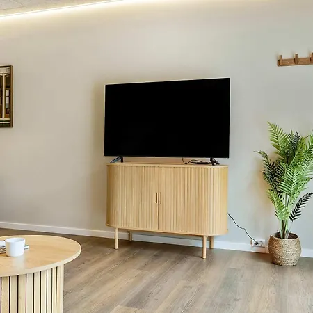4-person Midtown W Easy Access