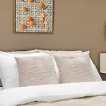 4-person Midtown W Easy Access Apartament *