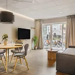 4-person Midtown W Easy Access