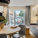 4-person Midtown W Easy Access Appartement *