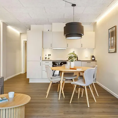 4-person Midtown W Easy Access